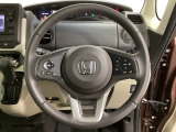 ハンドルにHondaセンシング系のクルーズコントロールやレーンキープアシストなどのスイッチと、オーディオの操作スイッチが装備されています。ハンドルから手を離さず安全に操作できます。