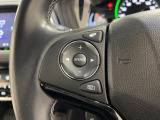 手触りの良いレザーハンドルにはオーディオコントロールスイッチが装備されており、ハンドルから手を離さずに操作が出来ます。感覚で操作ができて便利で安全ですね!