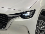 【LEDヘッドライト】悪天候や夜間走行時も良好な視界を確保し安心して運転できる高輝度LEDヘッドライトを装備!点灯速度が早く、消費電力も抑えられています。