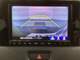 バックでの車庫入れも安心です! リアカメラが付いているバックモニター付のナビを装備しております。操作線もついており距離感も画面から確認できます。