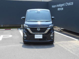 ヘッドライトの上向き下向きを自動で切り替えてくれます。対向車や前方の車にも迷惑をかけにくくなります。
