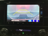 バックでの車庫入れも安心です! リアカメラが付いているバックモニター付のナビを装備しております。操作線もついており距離感も画面から確認できます。