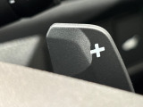 ★パドルシフト★ ハンドルにある『+』と『-』のレバーを指先で操ることで、マニュアル車感覚のシフトチェンジが楽しめるパドルシフトです☆