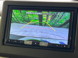 【バックカメラ】駐車時に後方がリアルタイム映像で確認できます。大型商業施設や立体駐車場での駐車時や、夜間のバック時に大活躍!運転スキルに関わらず、今や必須となった装備のひとつです!