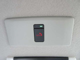 【SOSコールスイッチ】急病時やあおり運転等の危険を感じたときには、SOSコールスイッチを押して下さい。事故発生時には、エアバック展開と連動し自動通報され、オペレーターが緊急連絡をサポート致します。