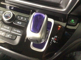 オートマチックシフトレバーは、手になじみ操作しやすい形状で安全運転にもつながります♪