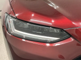 LEDヘッドライトは、点灯の瞬間から最大光量を発揮し、突然暗くなるトンネルなどでの安定感を高めます。