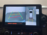 【パノラミックビューモニター】クルマを真上から見下ろした視点で駐車をサポートします!クルマの斜め後ろや真横など、いち早く障害物に気が付くことができます。