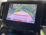【バックカメラ】駐車時に後方がリアルタイム映像で確認できます。大型商業施設や立体駐車場での駐車時や、夜間のバック時に大活躍!運転スキルに関わらず、今や必須となった装備のひとつです!