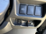 高速道路で便利な【ETC2.0】を装備しています。光ビーコン搭載で渋滞情報などナビゲーションと連動することで機能も充実いたします。他、観光施設に立ち寄るための高速料金割引サービス等もございます。