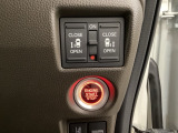 リアドアは乗り降りに便利な両側電動スライドドアです。また運転席に座っていながらスイッチ操作で自在にスライドドアを開け閉めできます。