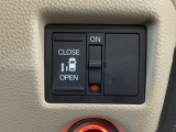 【片側パワースライドドア】片側がパワースライドドアになっており、運転席のスイッチやスマートキーでも開閉が可能です!開口部も広いので乗り降りも楽々♪