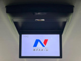 【フリップダウンモニター】大画面モニターで後席でもエンタメをお楽しみいただけます。小さなお子様にも大人気の装備です♪