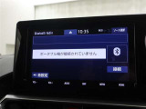 <Bluetooth>スマートフォンなどの機器と車をBluetoothで接続すると、ワイヤレスで音楽を再生できます。