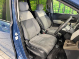 運転席まわりには十分なスペースがあり、大柄な方でもゆったり運転していただける環境です。