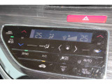 フルオートエアコンを装備しております。車内の温度設定だけでなくPM2.5にも対応した高性能集塵フィルターも装備しており車内はいつも快適空間です。