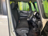 運転席シート廻りは使用感も少なく、良好な状態となっています。前オーナー様が丁寧に使っていたことがよくわかりますね。