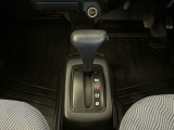 【3速オートマチック】オートマ限定免許の方でもOKです!パワステも付いているので、運転も楽々です!