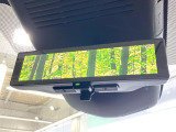 【インテリジェントルームミラー】後席の大きな荷物や同乗者で後方が確認しづらい時でも安心!カメラが撮影した車両後方の映像をルームミラー内に表示。クリアな視界で状況の確認が可能です!
