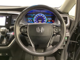ハンドルにHondaセンシング系のクルーズコントロールやレーンキープアシストなどのスイッチと、オーディオの操作スイッチが装備されています。ハンドルから手を離さず安全に操作できます。