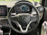 インテリアに合わせたデザインのステアリングは、運転される方のことも考え、運転しやすい形状、大きさです。是非一度、実際に触ってお確かめください。