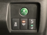 Hondaセンシング用の、VSA(ABS+TCS+横滑り抑制)解除と路外逸脱抑制機能のオンオフスイッチなどはハンドルの右側に装備しています。燃費に役立つECONボタンもここです。