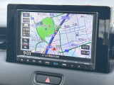 お出かけの際に安心のナビ付です☆バックカメラ機能で駐車もスムーズに行えます。