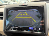 バック駐車が苦手な方や、初めてのお車で不安な方でも後方をナビ画面に映してくれるので、ラクラク停められます。