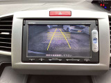 【バックカメラ】運転が苦手な方も車庫入れラクラクです!ギアをリバースに入れれば自動的に切り換わりますので、面倒な操作は不要です♪狭い駐車場もお車を傷つけず安心ですね!