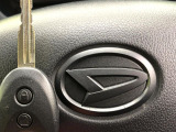 【キーレス】少し離れた場所からでもボタン一つでドアの開錠・施錠ができるのでとっても便利!ドアの鍵穴周りに傷をつけることもありません♪