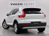 良質なスカンジナビアンデザインに全身を包まれたXC60には、控えめながら自信に満ちた、歴然とした美しさが備わっています。伝統のテールランプデザインは、変わらず安全へのこだわりが見てとれます