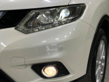 【HIDヘッドライト】悪天候や夜間走行時も良好な視界を確保し安心して運転できる高輝度LEDヘッドライトを装備!点灯速度が早く、消費電力も抑えられています。