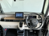 【前方視界】開放的な前方視界!運転がしやすく疲れにくいです♪窓が大きく、見通しがとっても良いおクルマですよ♪