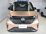 ■フロントカメラで前方の車両や歩行者を検知。万一、ドライバーが安全に減速できなかった場合には、自動的に緊急ブレーキを作動させて衝突を回避、または衝突時の被害や傷害を軽減します。