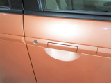 運転席ドアにはキーシリンダーが装備されていますので、キーレス電池が切れてもキーでの施錠と開錠が可能です。