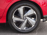 【タイヤ】 【純正17インチアルミホイール】《205/50R17》専用のアルミなのでお車のイメージぴったりですね!