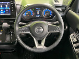 インテリアに合わせたデザインのステアリングは、運転される方のことも考え、運転しやすい形状、大きさです。是非一度、実際に触ってお確かめください。