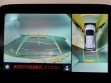 パノラミックビューモニター付きです。車両を上から見たような映像をモニター画面に表示。運転席からの目視では見にくい、車両周辺の状況をリアルタイムでしっかり確認できます。