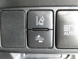 【衝突回避被害軽減装置・車線逸脱警報装置・先進ライト】のセットスイッチです。安全装備搭載でドライバーの安全をサポートします。