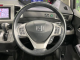 【純正革巻きステアリング】上質な革を使用することで、手にしっかり馴染みとても運転しやすいハンドルです♪