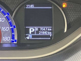 視認性に優れたメーターを採用しており、走行中でも車速や情報が分かりやすく表示されます。運転時の視線移動をむりのない範囲に抑え、快適で安心感のあるドライブをサポートします。
