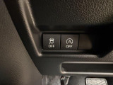 横滑り防止装置付き。運転の安全性を高めてくれる装置です。滑りやすい路面であっても、自動的にブレーキをかけスムーズに走行ができるシステムです。