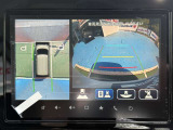 駐車もラクラク、フロント、リヤ、左右両サイドの計4カ所に設置したカメラで、車両周辺の映像を映し出し、駐車を支援するシステム。3つの視点を切替できます。