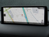 マツダコネクトの10.25インチワイドセンターディスプレイです。『Android Auto』『Apple CarPlay』や独自のコネクテッドサービスに対応したインターフェイスシステムです。