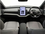 ドライバー・ディスプレイとセンターディスプレイを、12.3インチのタブレットに集約しました。運転操作に必要な情報とよく使う機能のコントロールボタンを、同一画面内にわかりやすく表示させることができます。