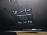 パワードアやルーフシェードのスイッチになります。