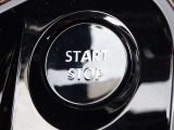 【プッシュスタート】キーが車内にあれば、エンジンの始動・停止はブレーキを踏んでスイッチを押すだけ!キーを取り出す手間を省き、ワンプッシュで操作するので簡単でスムーズ!