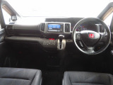 シンプルながら機能性溢れるインパネ廻りです♪視界性も良く運転しやすいです♪各操作スイッチ類なども使いやすい位置に配置されています♪