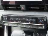デュアルオートエアコン搭載☆運転席と助手席でエアコンが独立しているのでドライバーも同乗者もより快適にドライブができます♪