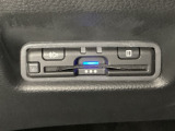 ハンドルの左下にETCがついています。高速道路の料金所の通過も楽々です。 カードの取り出しもしやすい場所についています。